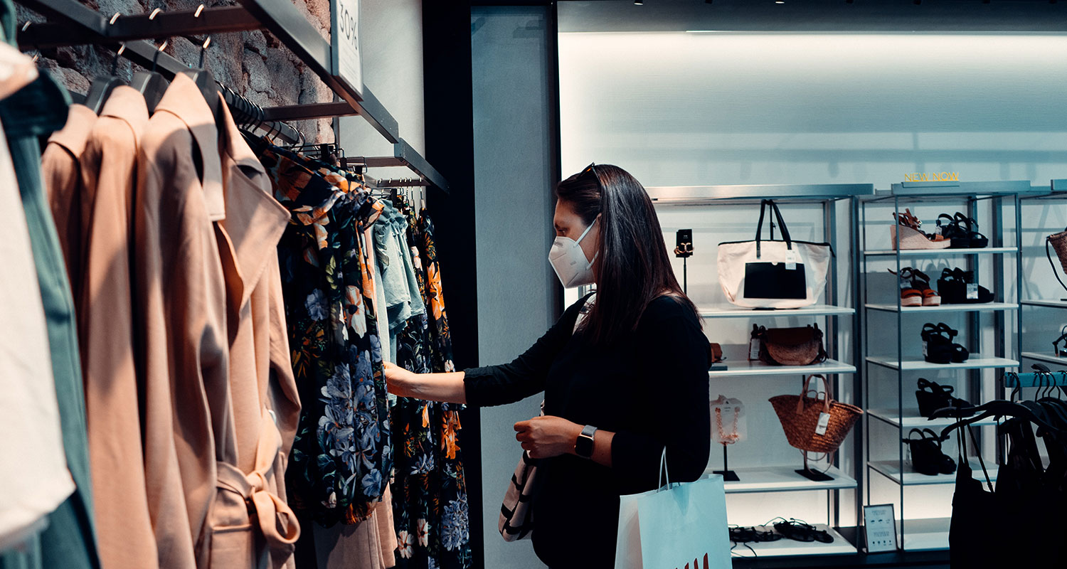 woman in shopping during pandemic